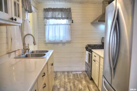1022 E Oak St, Macomb, IL 61455 photo 9
