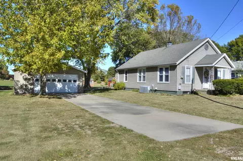 1022 E Oak St, Macomb, IL 61455