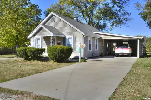 1022 E Oak St, Macomb, IL 61455 photo 2
