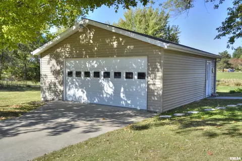 1022 E Oak St, Macomb, IL 61455 photo 3