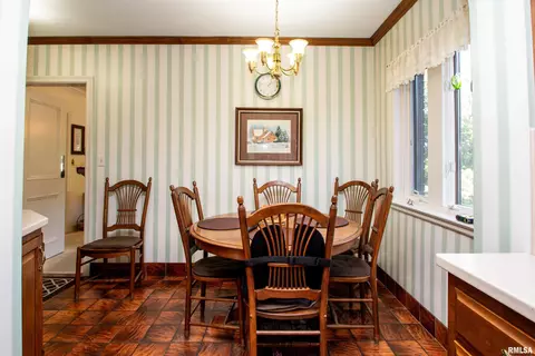 Dining - 201 N Kickapoo Ter, Peoria, IL 61604 photo 5 of 5