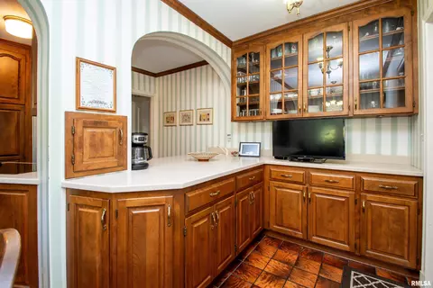 Kitchen - 201 N Kickapoo Ter, Peoria, IL 61604 photo 4 of 7