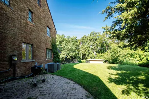 Exterior - 201 N Kickapoo Ter, Peoria, IL 61604 photo 13 of 17