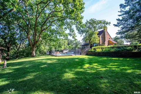 Exterior - 201 N Kickapoo Ter, Peoria, IL 61604 photo 4 of 17