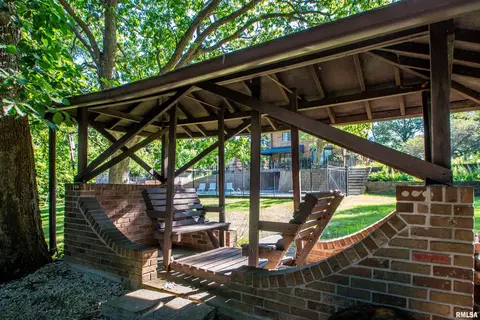 Exterior - 201 N Kickapoo Ter, Peoria, IL 61604 photo 7 of 17