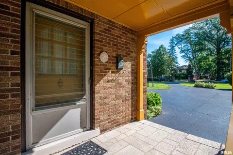 Exterior - 201 N Kickapoo Ter, Peoria, IL 61604 photo 2 of 17