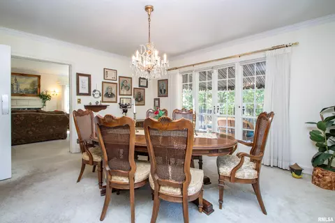 Dining - 201 N Kickapoo Ter, Peoria, IL 61604 photo 2 of 5