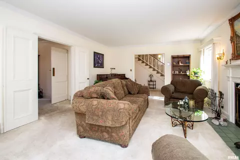 Living - 201 N Kickapoo Ter, Peoria, IL 61604 photo 4 of 6