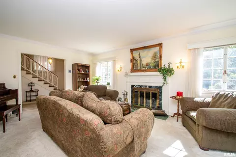 Living - 201 N Kickapoo Ter, Peoria, IL 61604 photo 3 of 6