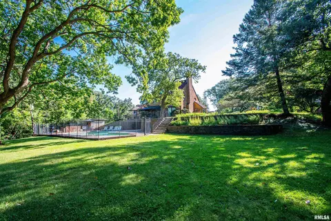 Exterior - 201 N Kickapoo Ter, Peoria, IL 61604 photo 3 of 17