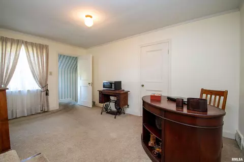 Bedroom - 201 N Kickapoo Ter, Peoria, IL 61604 photo 4 of 13