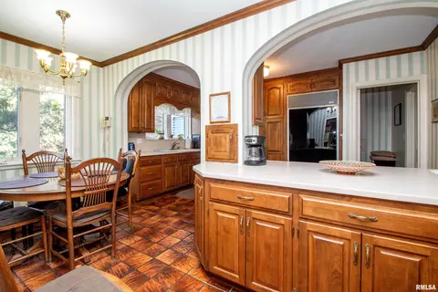 Kitchen - 201 N Kickapoo Ter, Peoria, IL 61604 photo 3 of 7