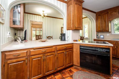 Kitchen - 201 N Kickapoo Ter, Peoria, IL 61604 photo 2 of 7