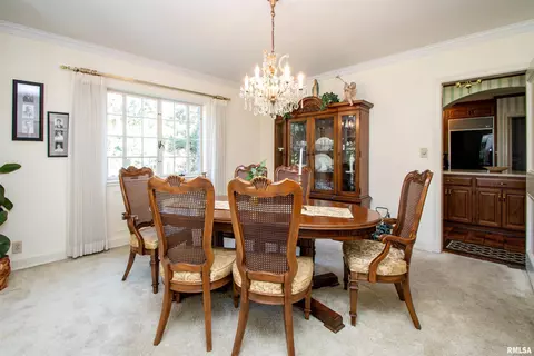 Dining - 201 N Kickapoo Ter, Peoria, IL 61604 photo 3 of 5