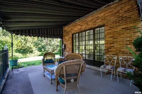 Exterior - 201 N Kickapoo Ter, Peoria, IL 61604 photo 11 of 17