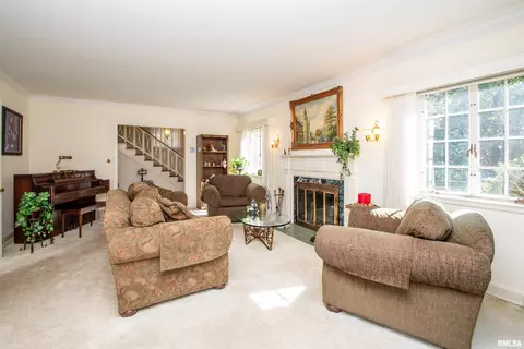 Living - 201 N Kickapoo Ter, Peoria, IL 61604 photo 5 of 6