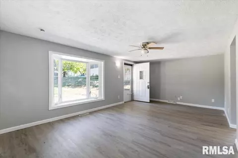 810 9th Ave, Silvis, IL 61282 photo 6