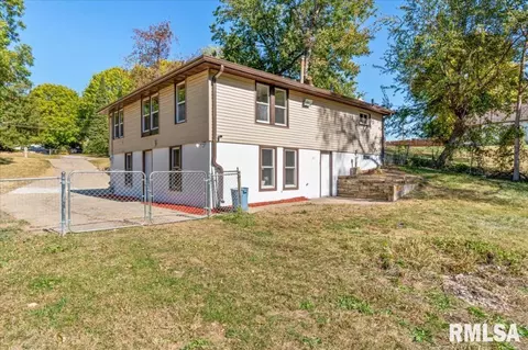 810 9th Ave, Silvis, IL 61282 photo 4