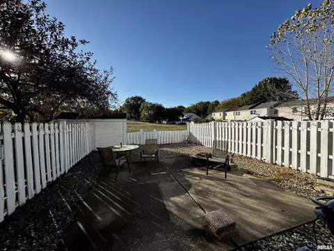 30 S Yorktown Rd, Macomb, IL 61455 photo 19