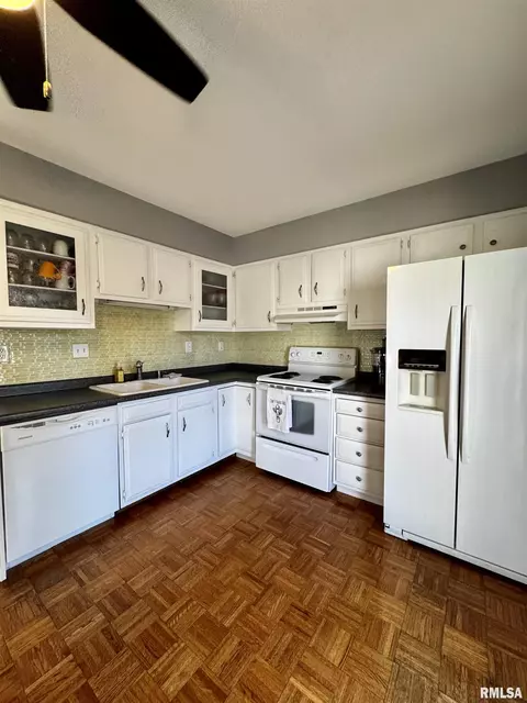30 S Yorktown Rd, Macomb, IL 61455 photo 10