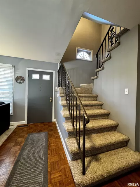 30 S Yorktown Rd, Macomb, IL 61455 photo 2