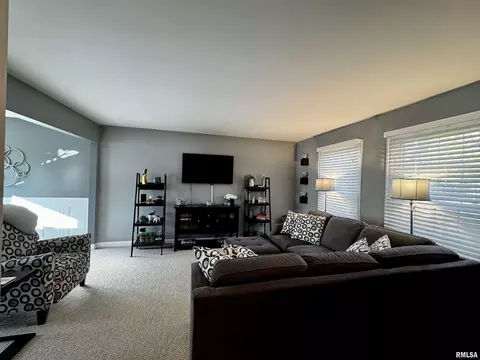 30 S Yorktown Rd, Macomb, IL 61455 photo 4