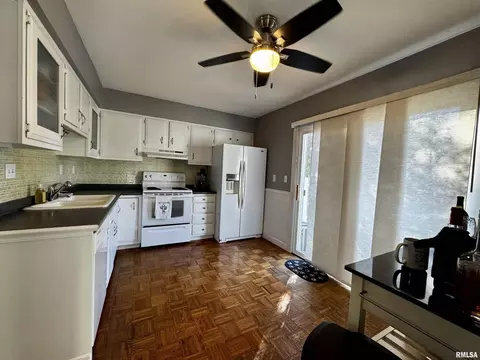 30 S Yorktown Rd, Macomb, IL 61455 photo 8