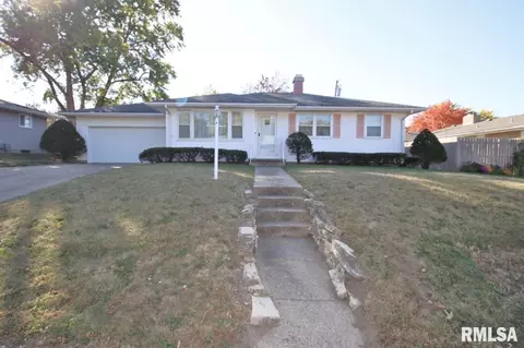 1302 Monroe St, Pekin, IL 61554