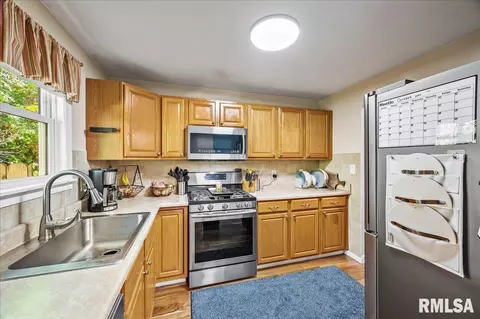 130 E High Point Rd, Peoria, IL 61614 photo 7