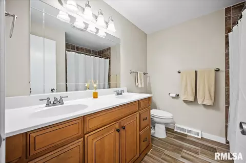 130 E High Point Rd, Peoria, IL 61614 photo 14