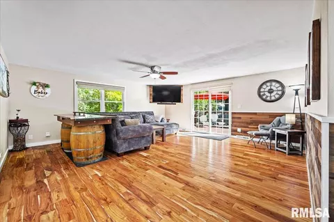 130 E High Point Rd, Peoria, IL 61614 photo 3