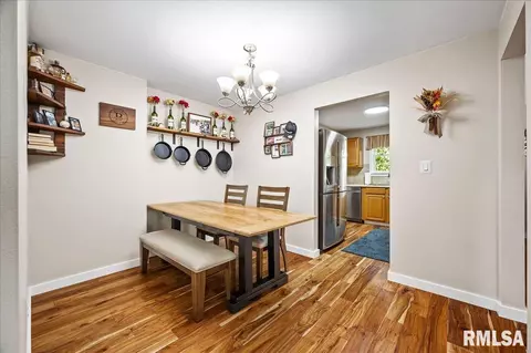 130 E High Point Rd, Peoria, IL 61614 photo 5