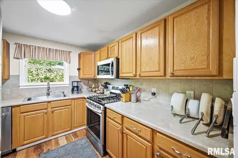 130 E High Point Rd, Peoria, IL 61614 photo 6