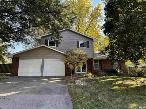 106 Fawn Rdg, Macomb, IL 61455