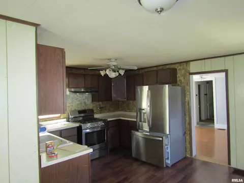 621 E Main St, Ipava, IL 61441 photo 27