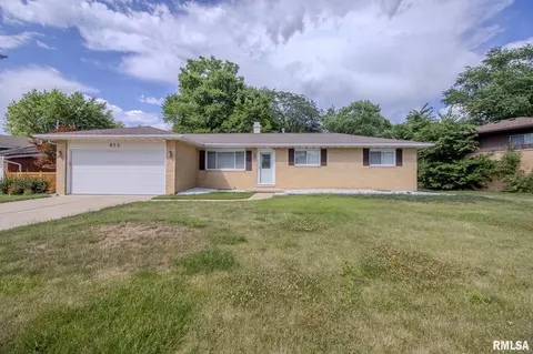 623 W Timber Ridge Dr, Peoria, IL 61615