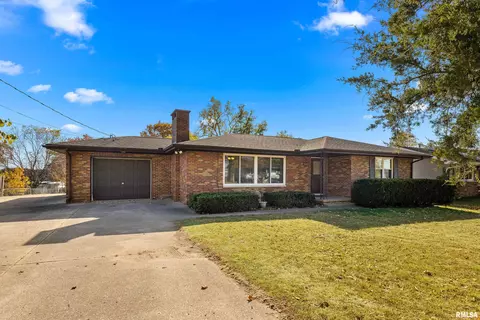 2516 E Silver Leaf St, Chillicothe, IL 61523