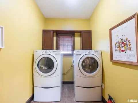 509 E 2nd St, Delavan, IL 61734 photo 33
