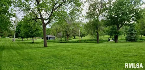 509 E 2nd St, Delavan, IL 61734 photo 12