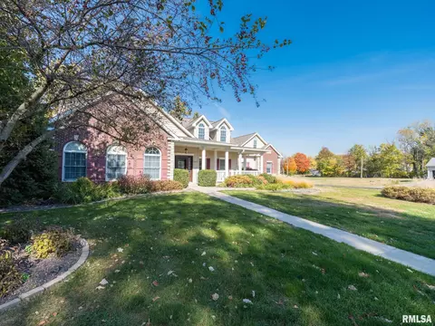 509 E 2nd St, Delavan, IL 61734 photo 5
