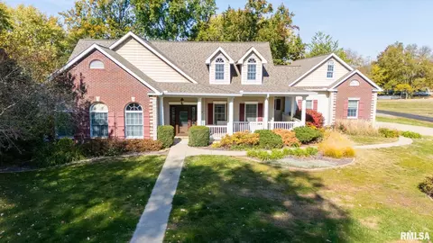 509 E 2nd St, Delavan, IL 61734