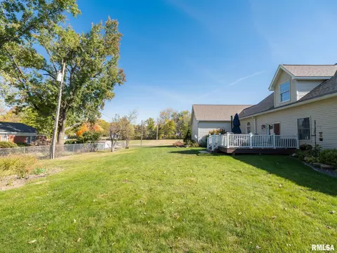 509 E 2nd St, Delavan, IL 61734 photo 9