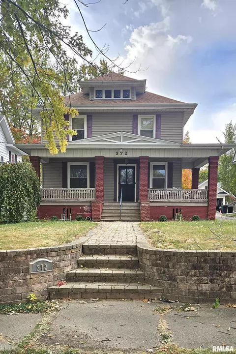372 W Chestnut St, Canton, IL 61520