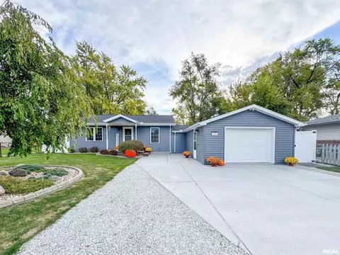 123 Lakewood Ave, East Peoria, IL 61611