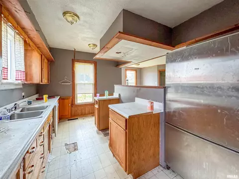 111 S Madison St, Lowpoint, IL 61545 photo 6