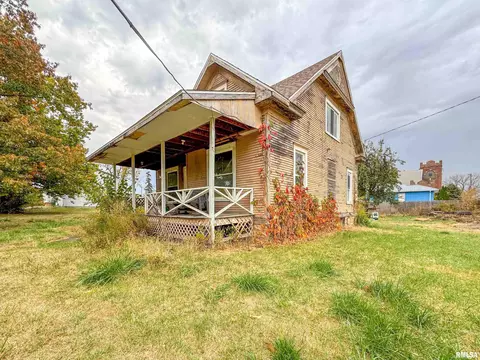 111 S Madison St, Lowpoint, IL 61545 photo 2