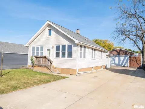 324 S Main St, Bellevue, IL 61604