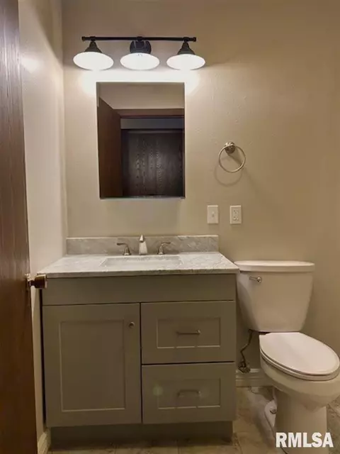 966 S Garfield St, Macomb, IL 61455 photo 11