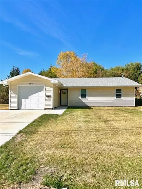 966 S Garfield St, Macomb, IL 61455