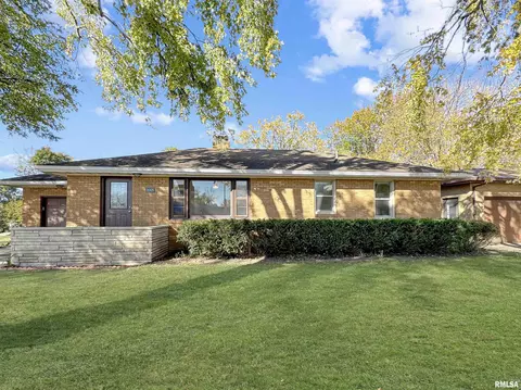 1005 Walnut St, Washington, IL 61571